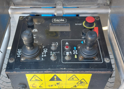  PLATAFORMA TESOURA GENIE Z45/25 DC a venda